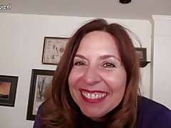 Niegrzeczny amerykański mama gra z siebie